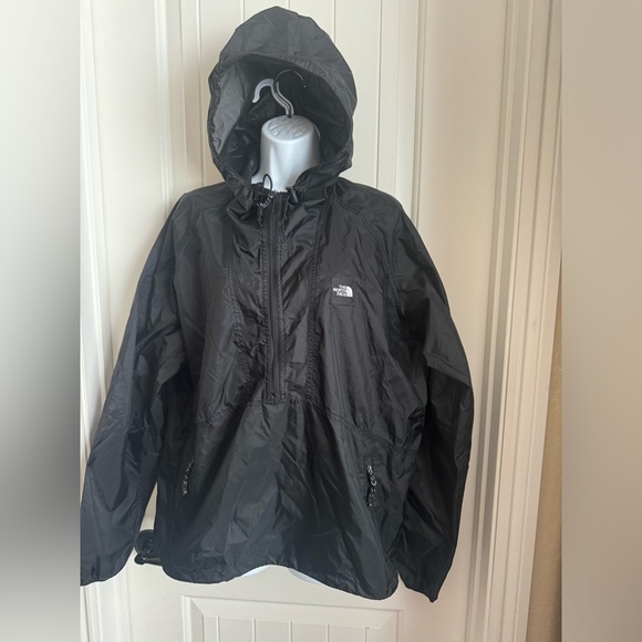 North Face Cyclone Anorak - Men’s Windbreaker in Black | Kangaroo Pocket Size M - Picture 3 of 9